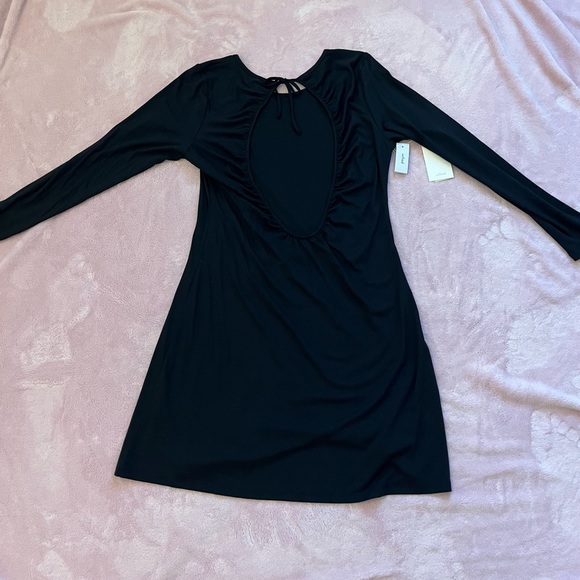 Black Wilfred Aritzia dress with backless cutout - Picture 2 of 5